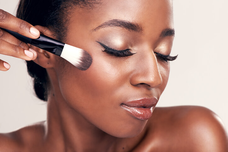 lightweight foundations help oily skin